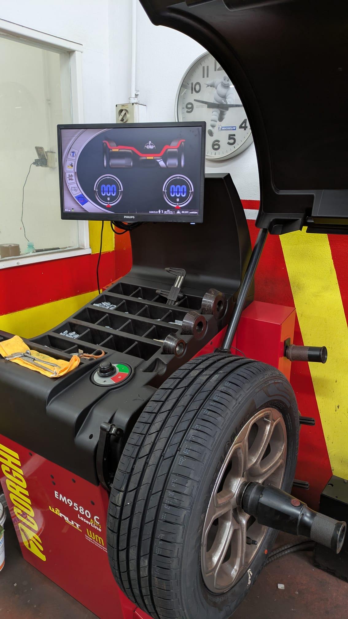 Equilibratrice con monitor e orologio Michelin